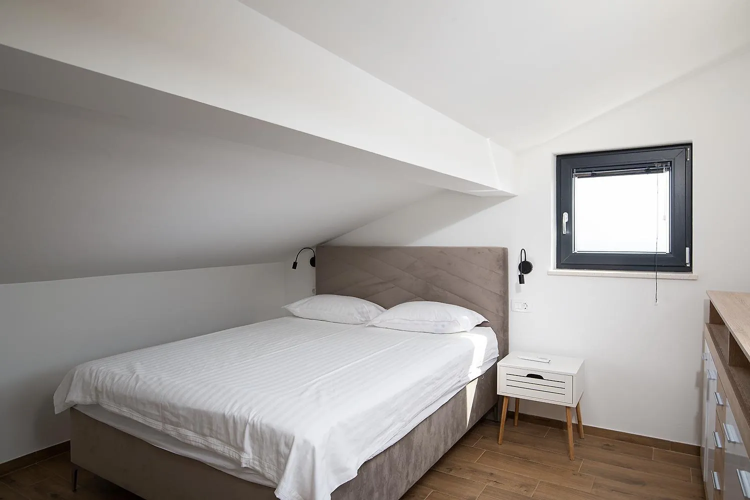 Apartments Sara III Liznjan Croatia