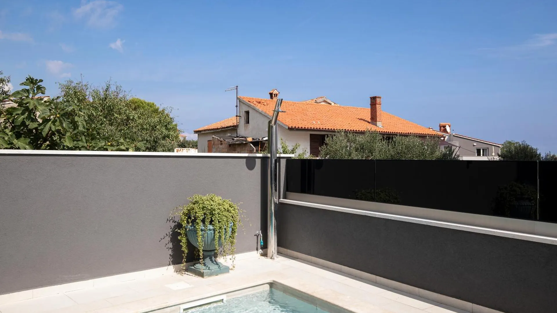 Apartments Sara III Liznjan Croatia
