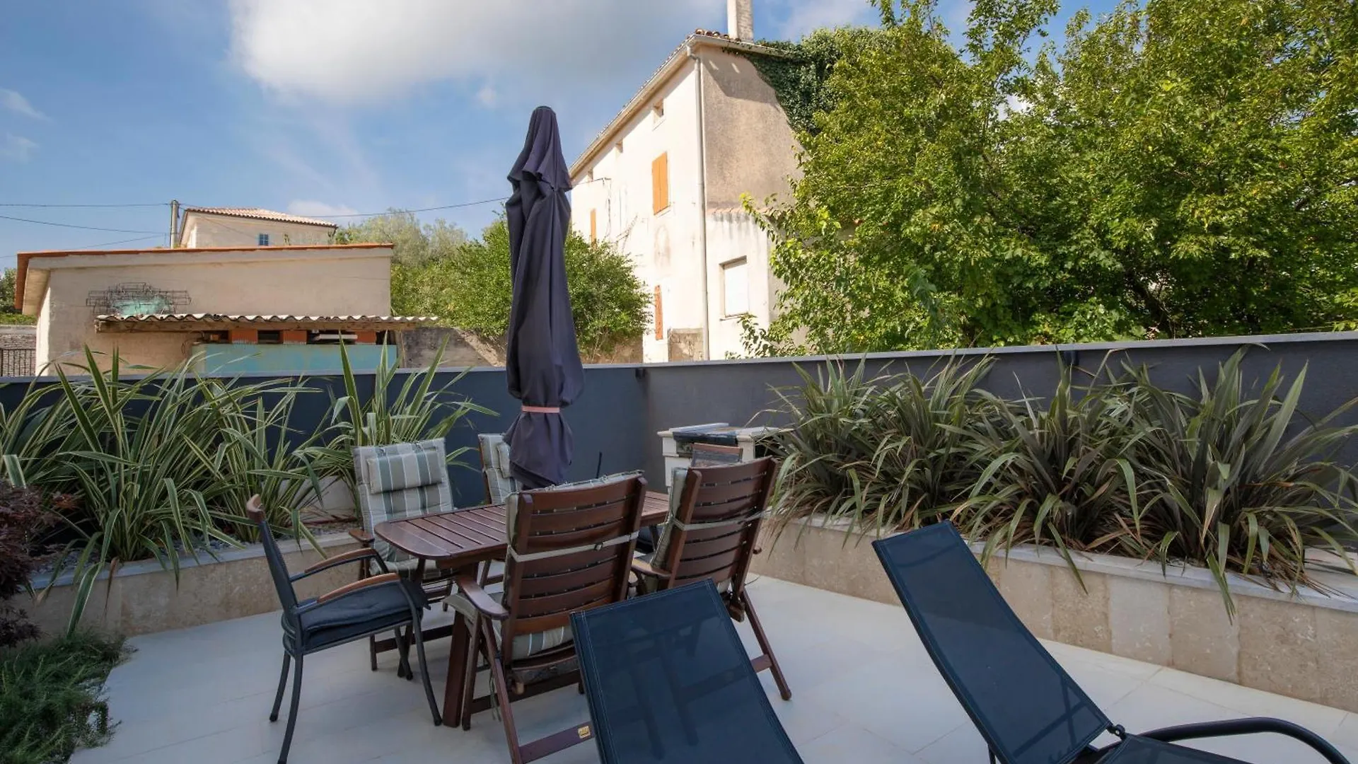 Apartments Sara III Liznjan Croatia